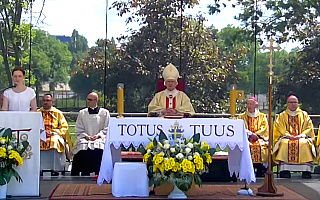 Obchody 30. rocznicy pielgrzymki św. Jana Pawła II do Olsztyna. Wideo transmisja mszy przy krzyżu papieskim